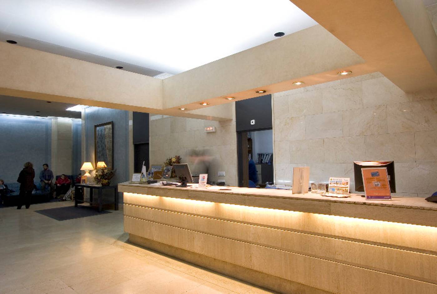 Espahotel-Plaza-de-Espana-Lobby-6