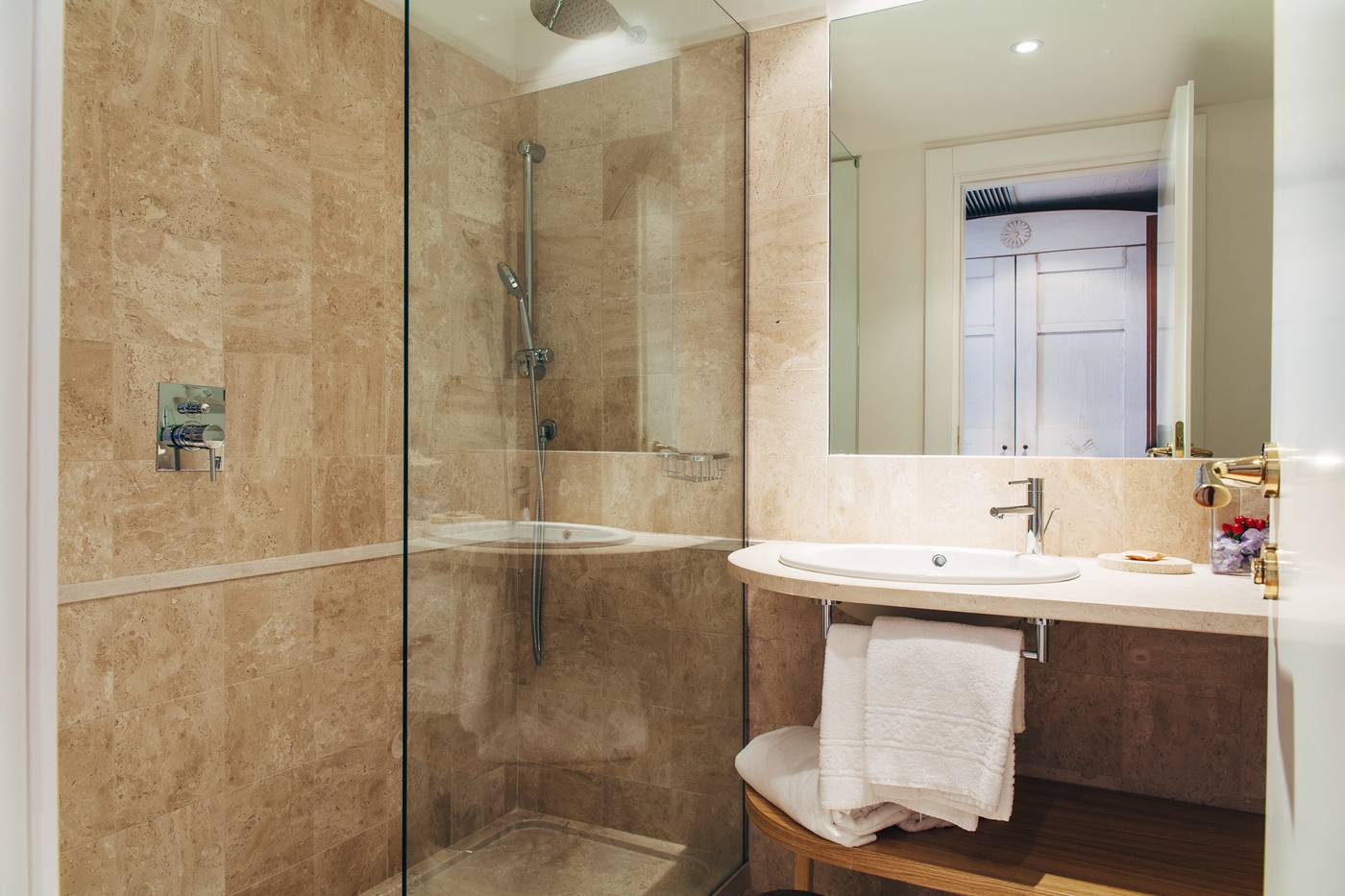 Luci-Di-La-Muntagna-Room-46