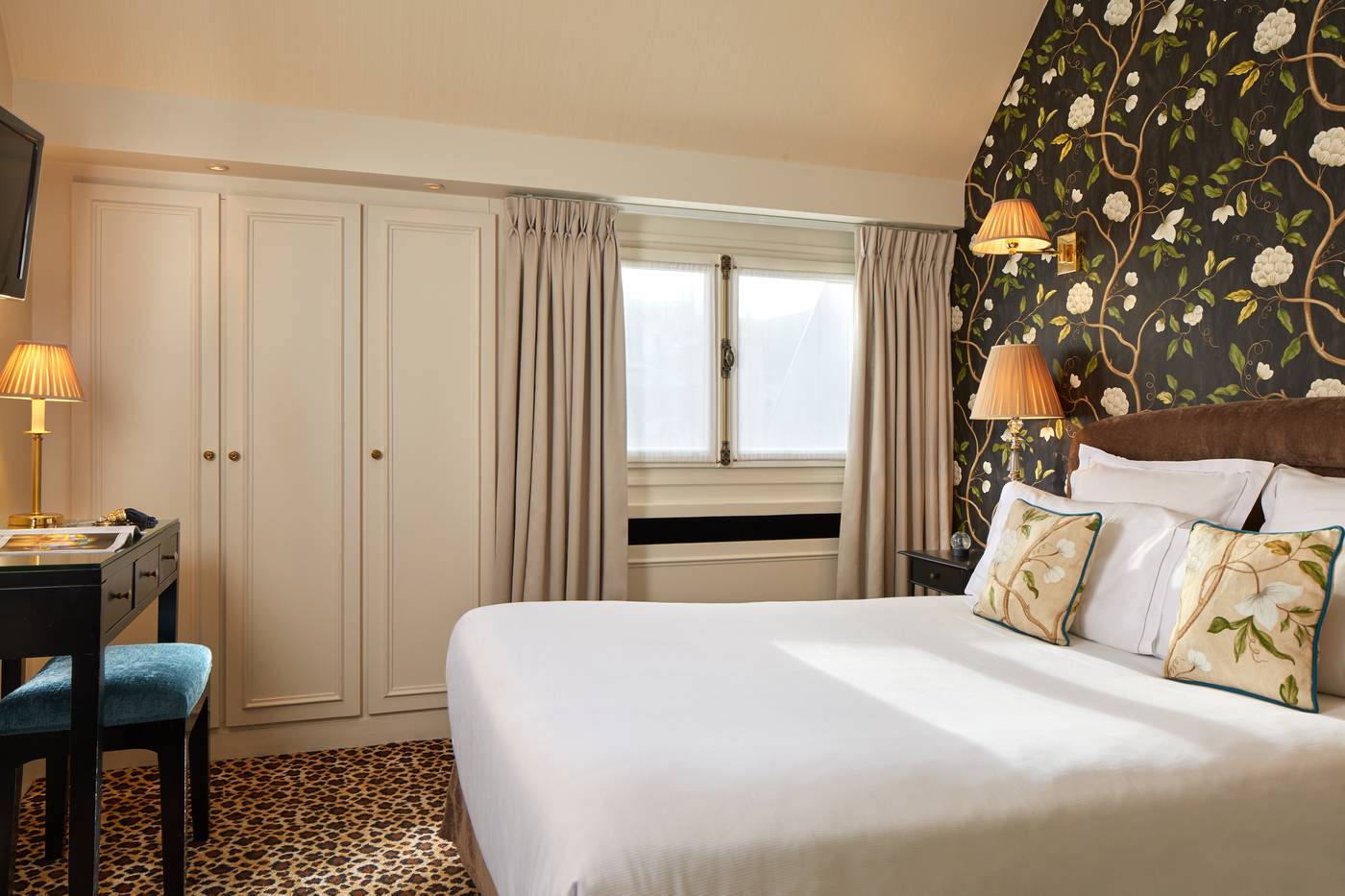 West-end-Paris-Room-40