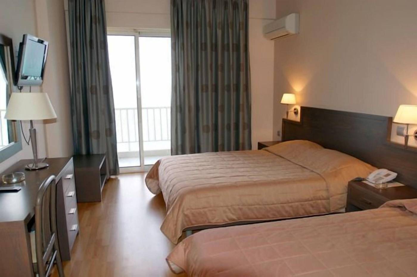 Messinian-Bay-Room-10