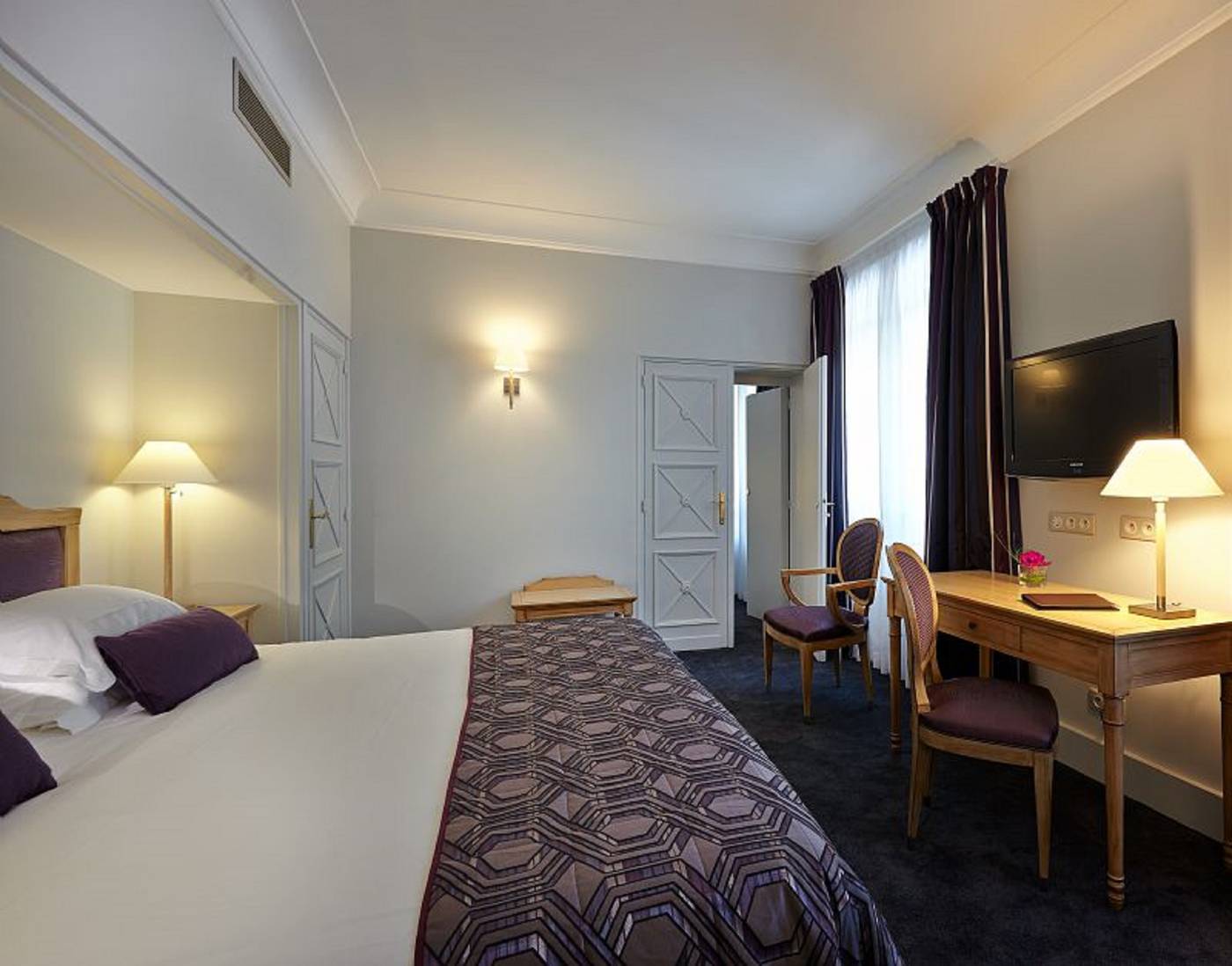 Royal-Arc-de-Triomphe-Room-16