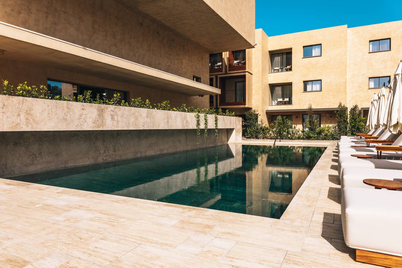 Daphne-Pool-2