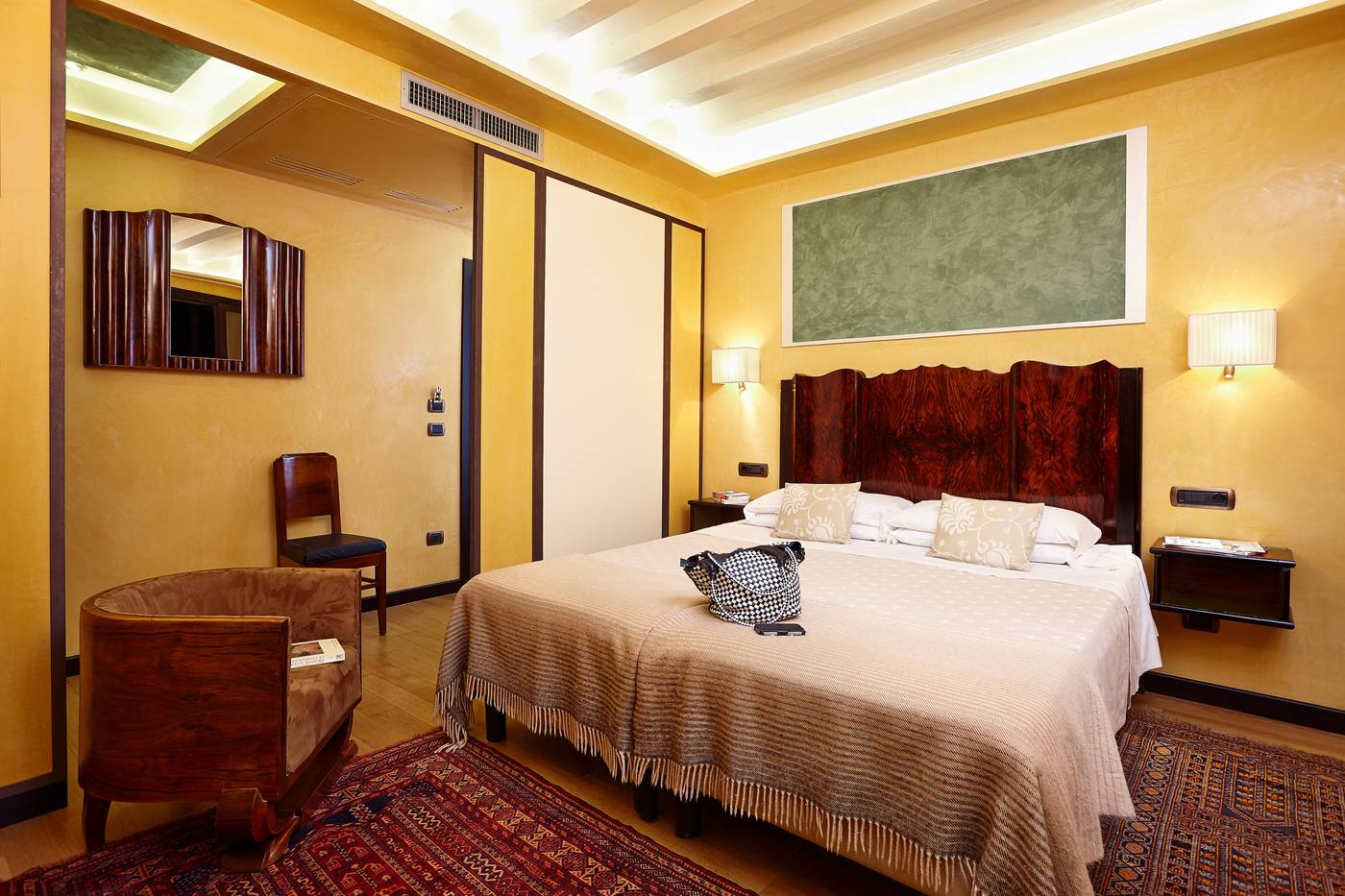 Saturnia---International-Room-19