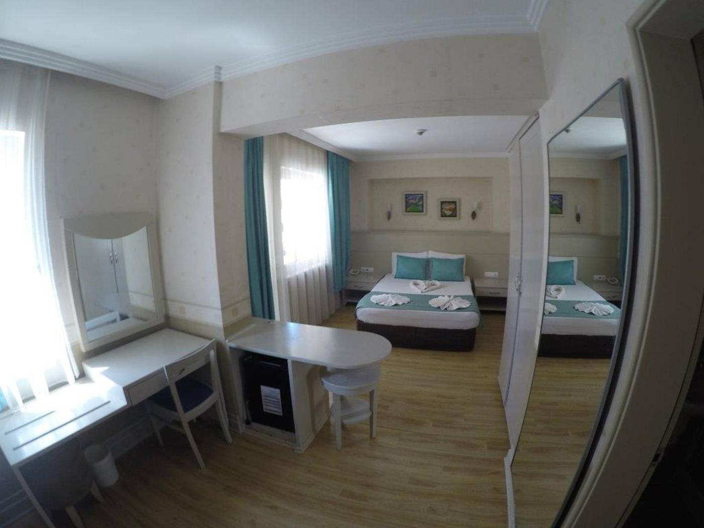 Almena-Hotel-Room-12