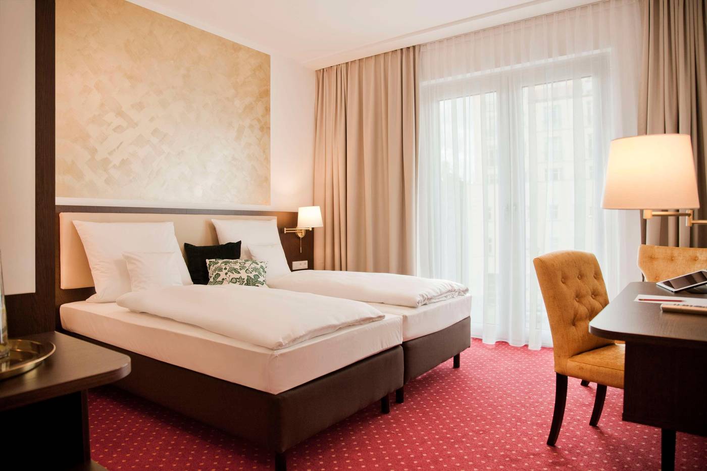 Gold-Palais-Hotel-Room-12