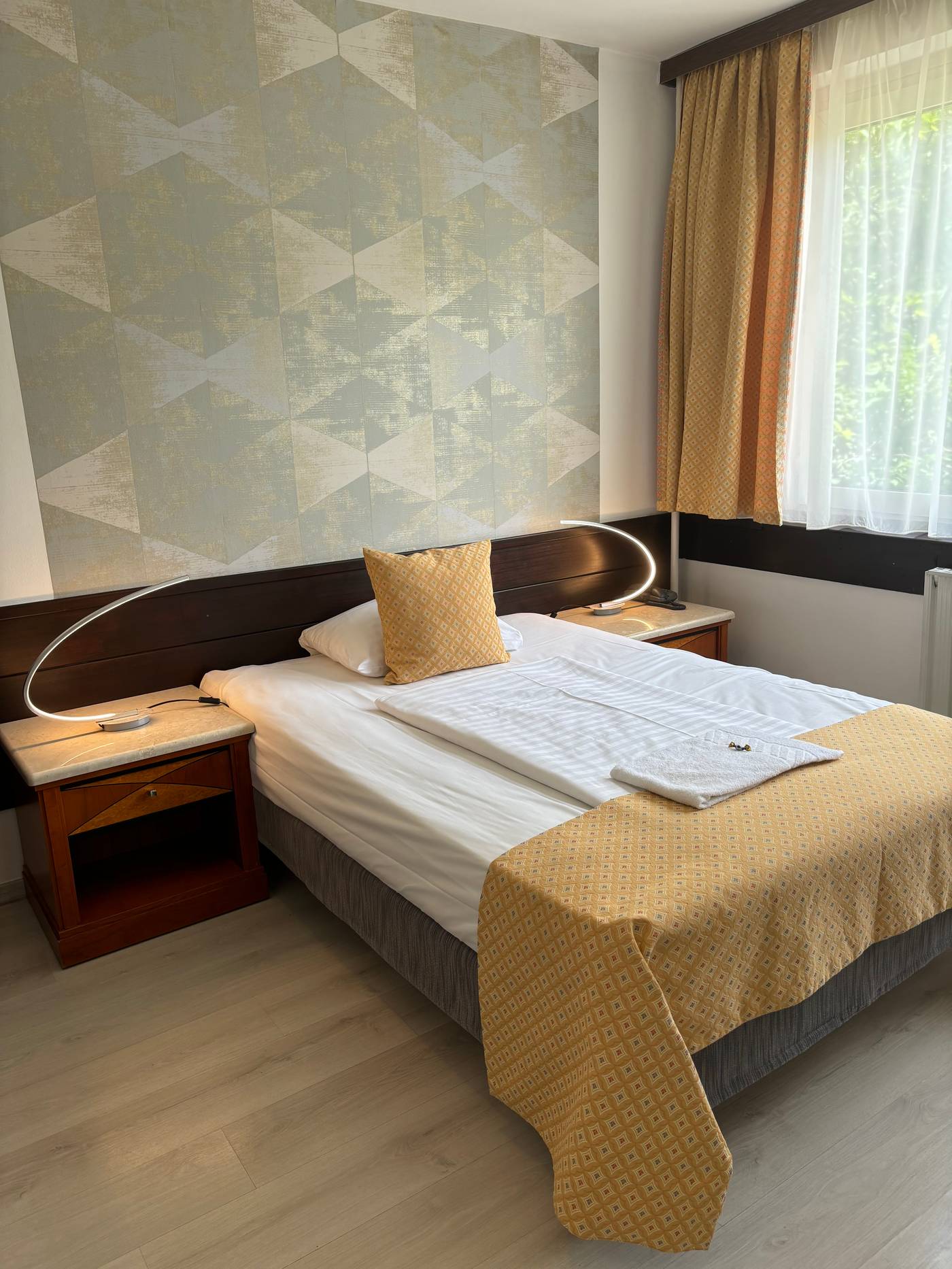 Gloria-Budapest-City-Center-Room-38