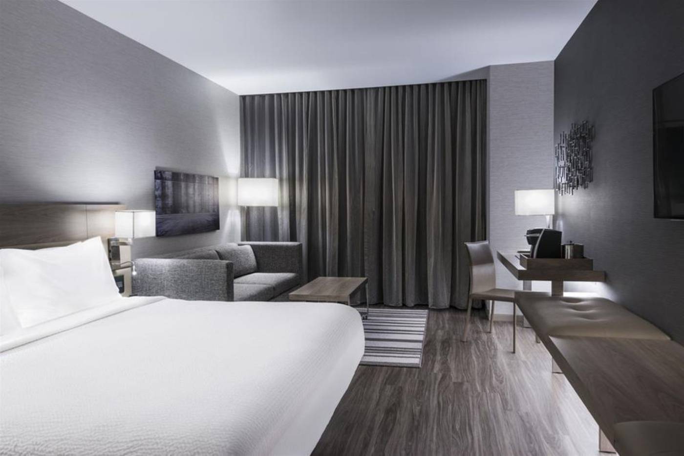 AC-Hotel-Boston-North-Room-25