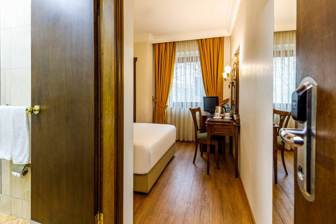 Golden-Crown-Room-26