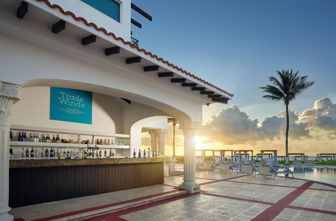 Hilton-Playa-del-Carmen-All-inclusive--The-Royal--Bar-7
