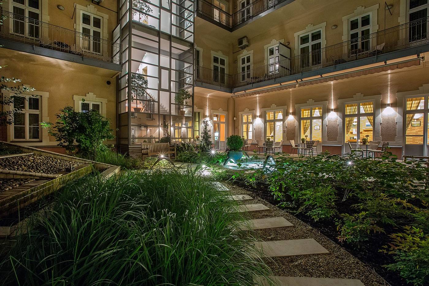 Mamaison-Residence-Izabella-Budapest-Terrace-2