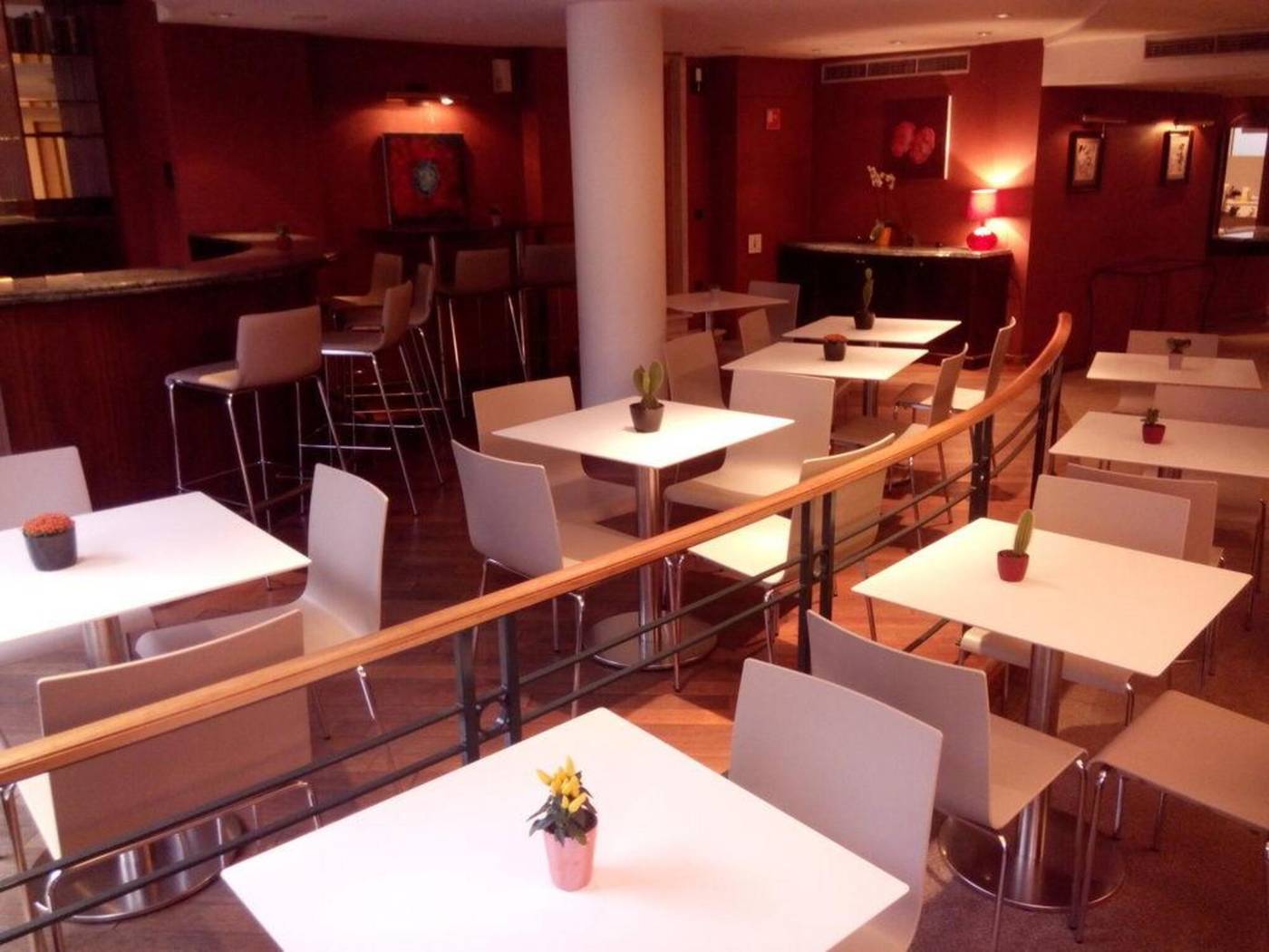 B-Aparthotel-Ambiorix-Restaurant-14
