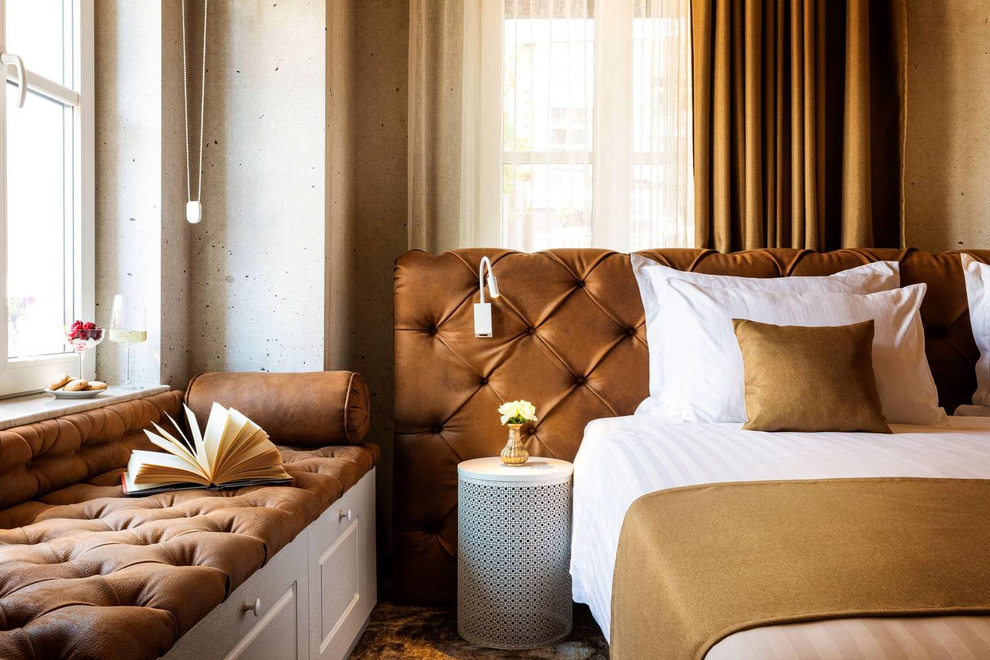 Gallery-37--BW-Premier-Collection-Room-7