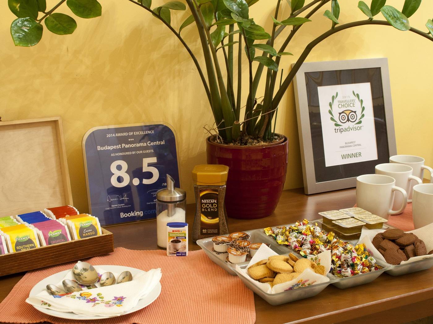 Budapest-Panorama-Central-Lobby-12