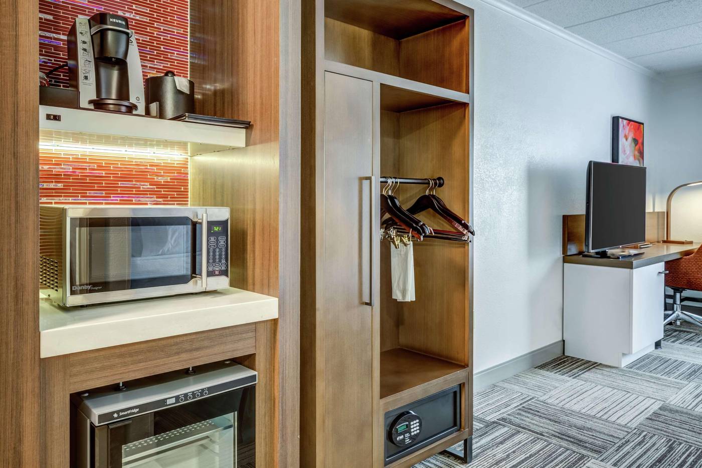 Hilton-Garden-Inn-Boston-Waltham-Room-9