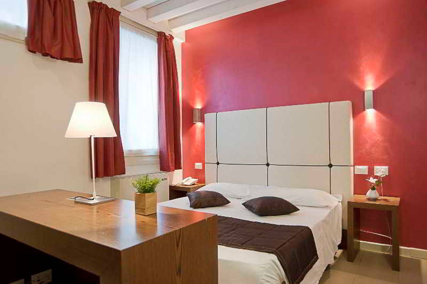 Al-Canal-Regio-Room-14