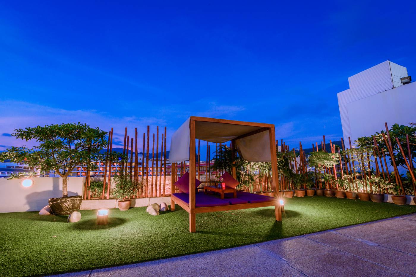 Deevana-Plaza-Phuket-Terrace-14