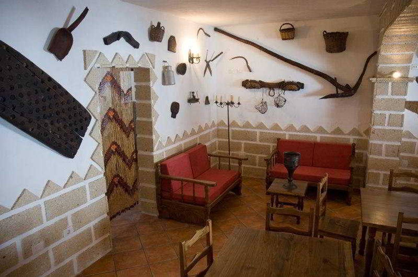 Finca-la-Hacienda-Rural-Hotel-Lobby-25