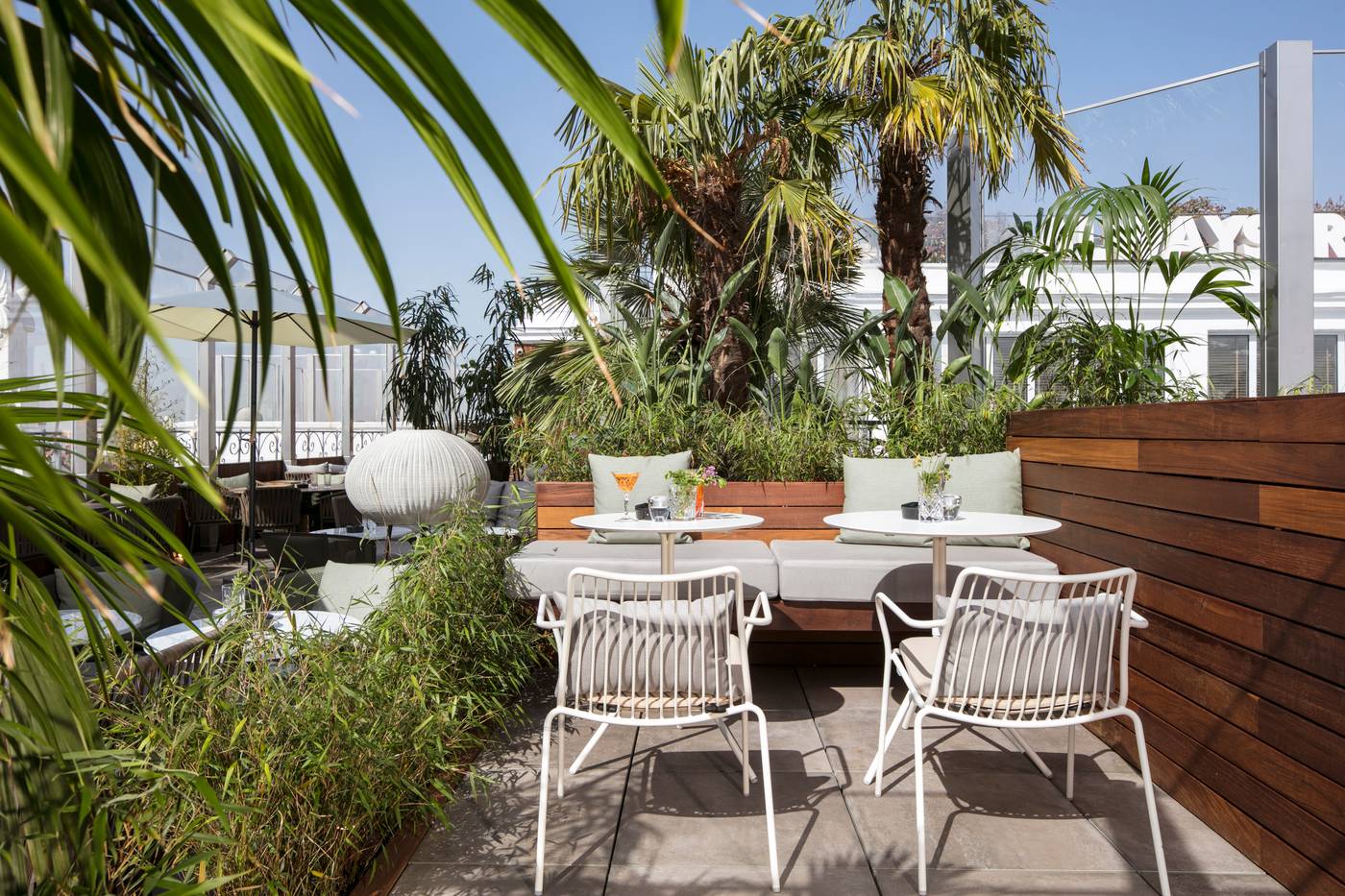 ME-Madrid-Reina-Victoria-Bar-45