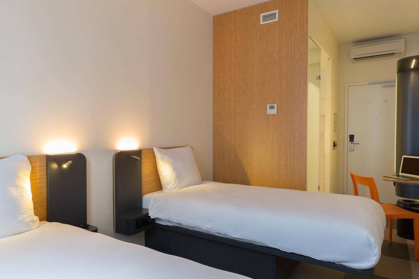 easyHotel-Brussels-City-Centre-Room-9