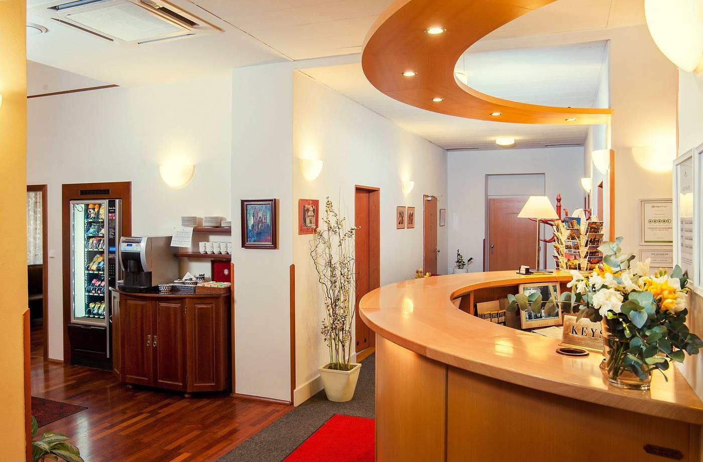 Cloister-Inn-Lobby-5