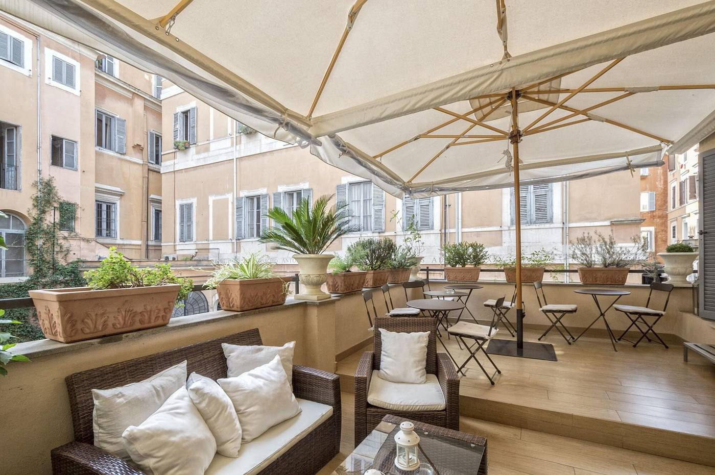 Little-Queen-Suite-Lobby-11