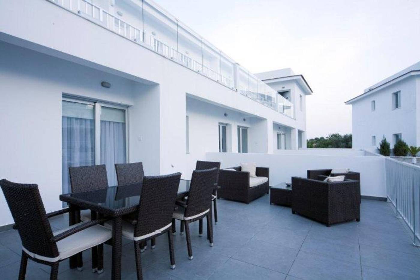 High-View-Garden-Apartment-Terrace-17