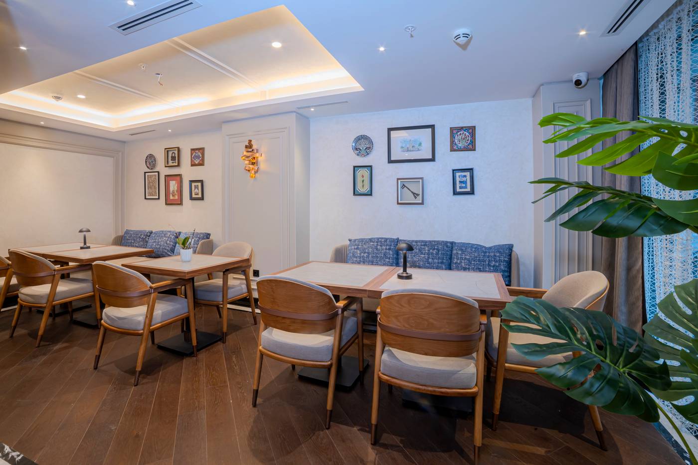 Grand-Hilarium-Hotel-Lobby-22