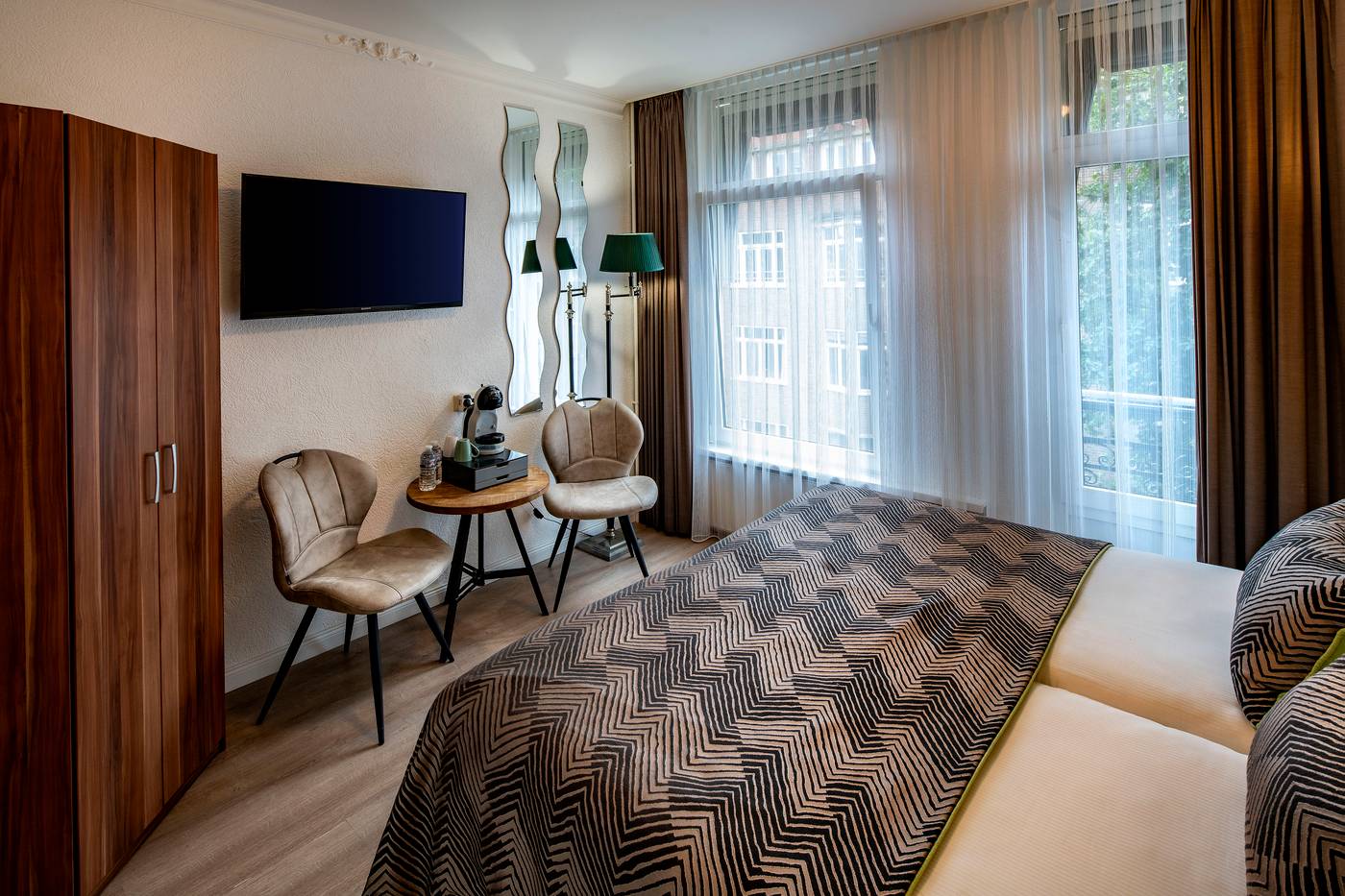 Hotel-Jupiter-Room-18