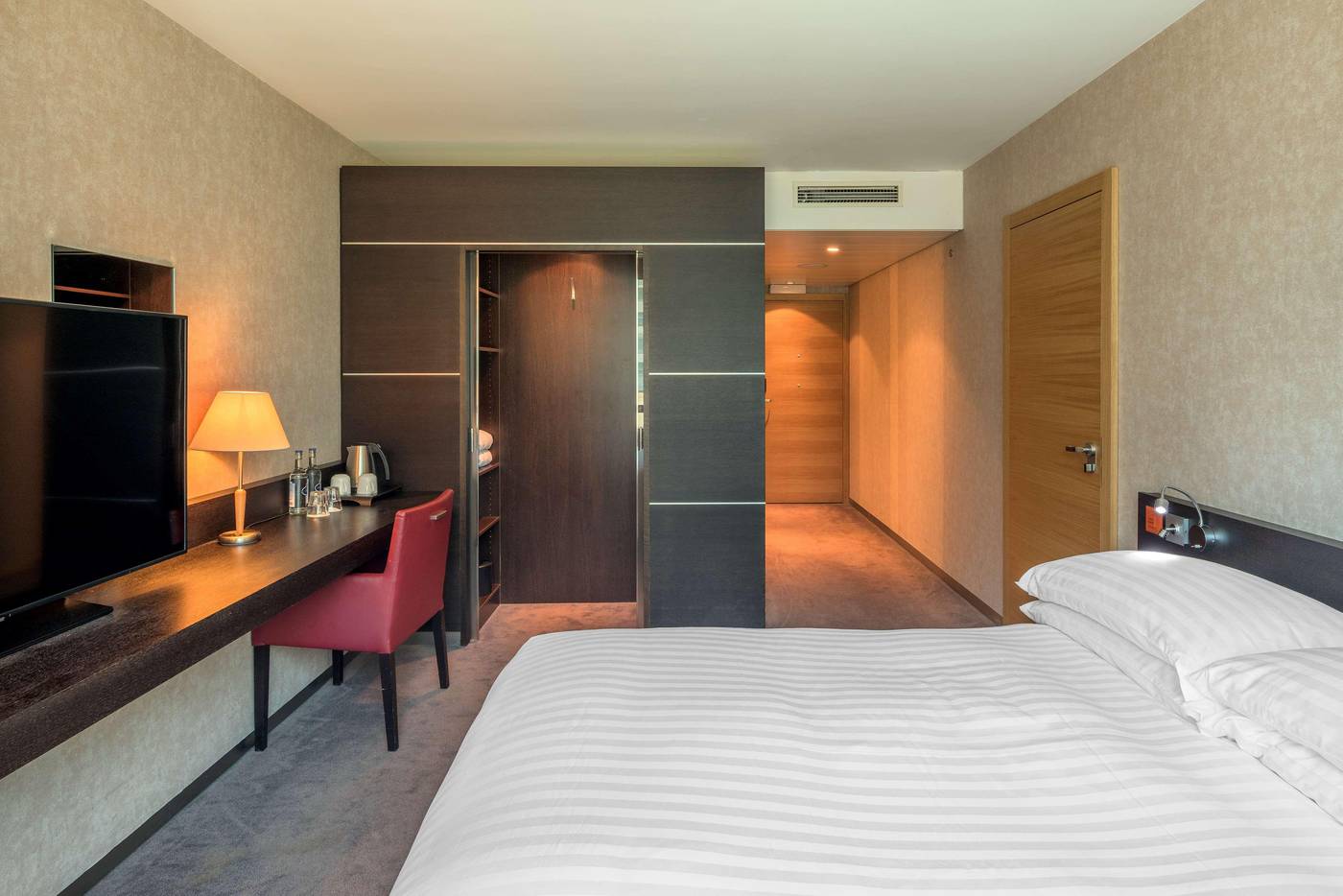 Hilton-Geneva-Hotel---Conference-Centre-Room-42