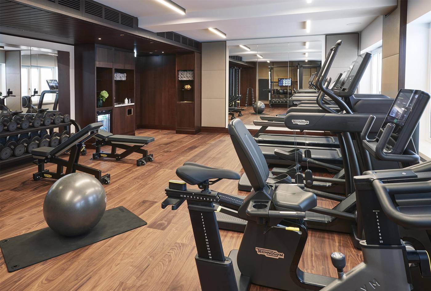 Hotel-Vier-Jahreszeiten-Kempinski-Munich-Sports-and-Entertainment-101