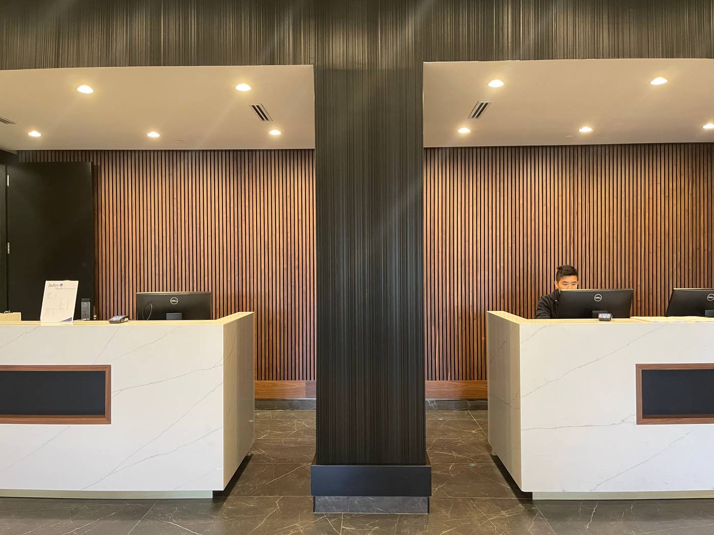 Radisson-Blu-Vancouver-Airport-Lobby-13