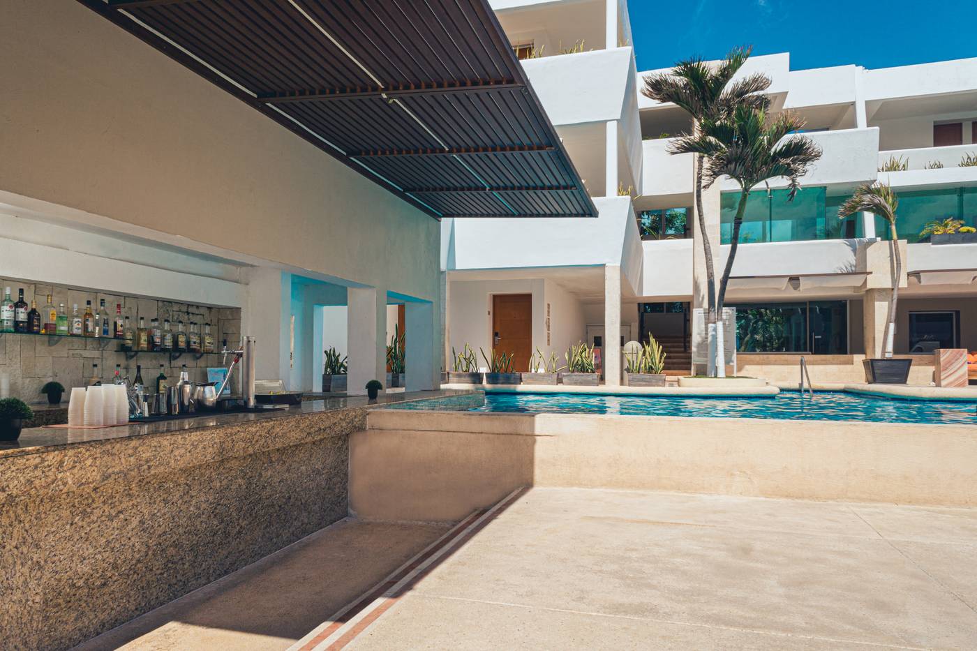 Flamingo-Cancun-Resort-Bar-5