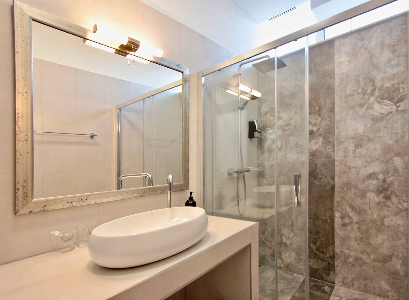 Prima-Luce-Downtown-Room-47