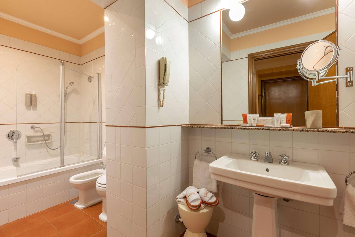 Hotel-Canada--BW-Premier-Collection-Room-44