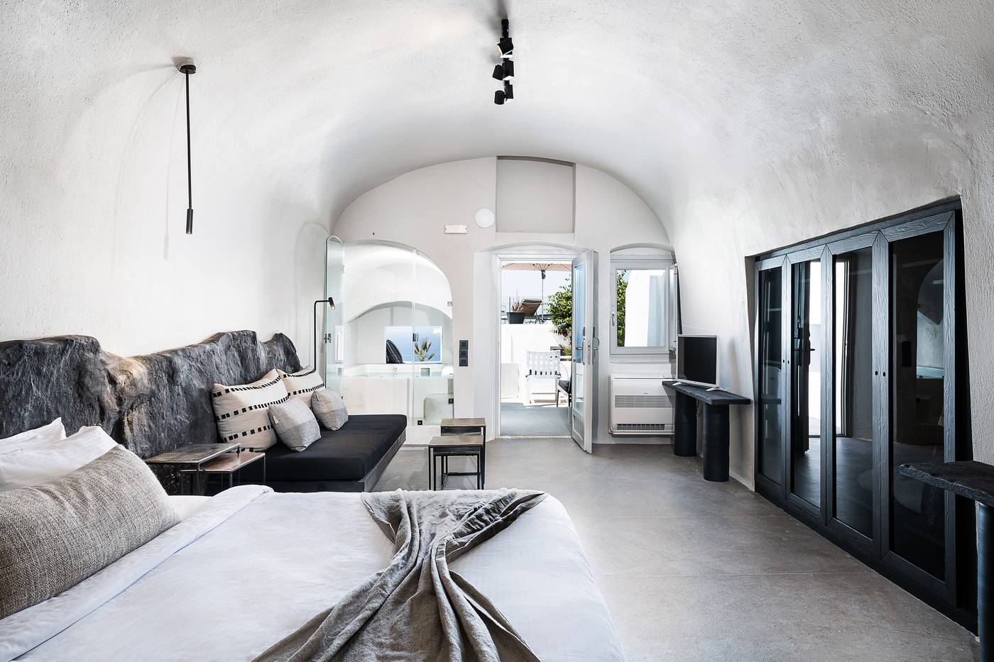 On-The-Rocks-Hotel-Room-19