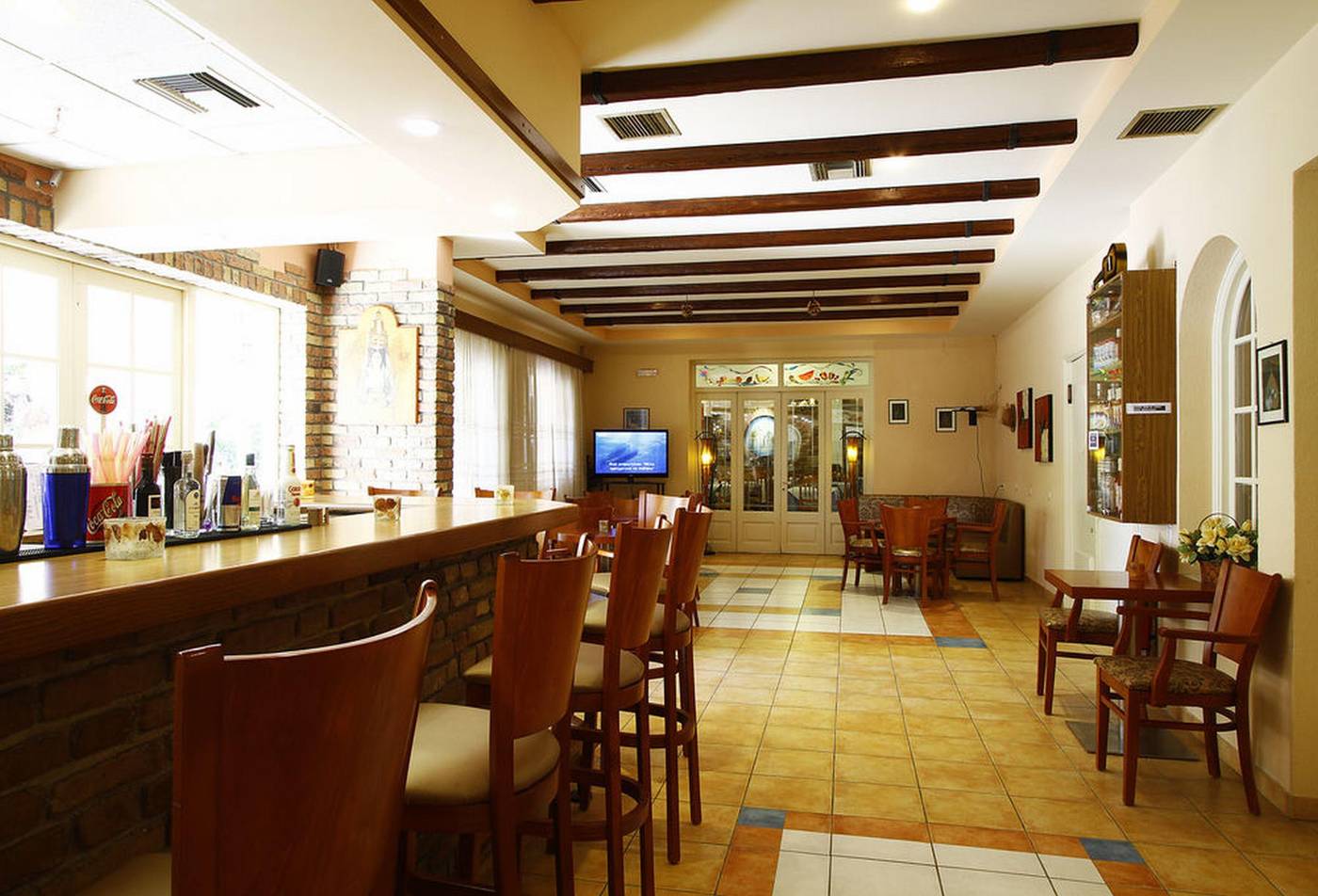 Bintzan-Inn-Bar-42