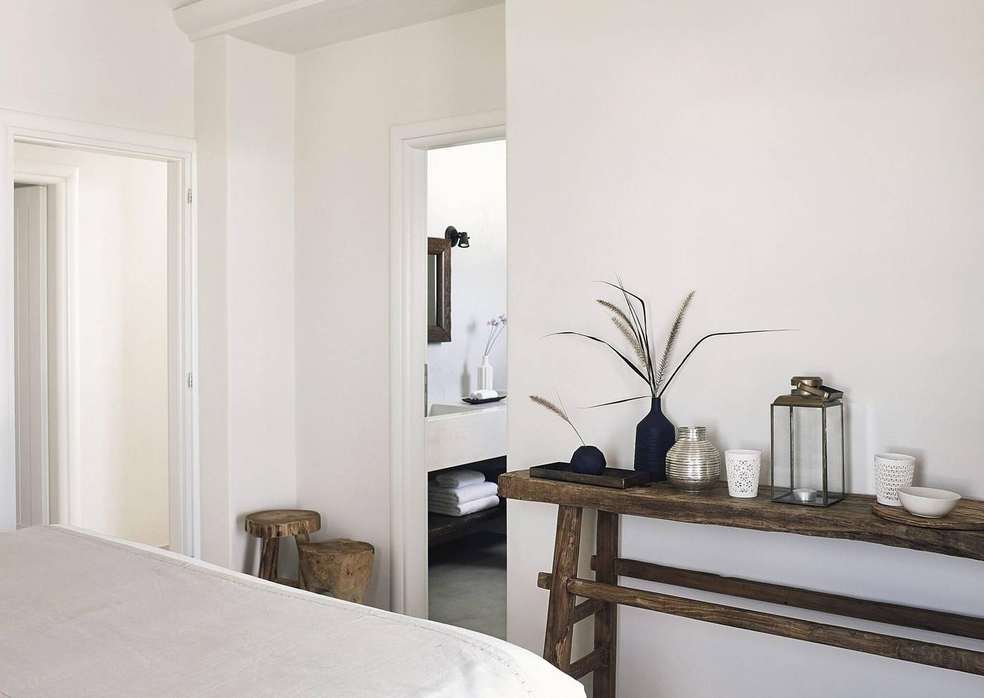 Santo-Maris-Oia--Luxury-Suites---Spa-Room-51