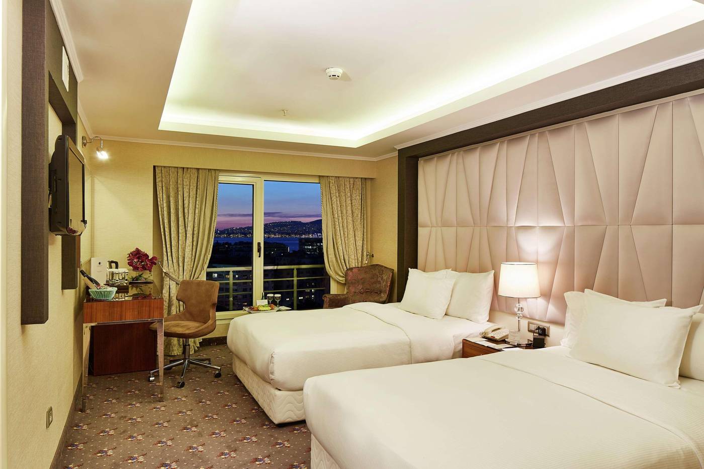 DoubleTree-By-Hilton-Izmir-Alsancak-Room-15
