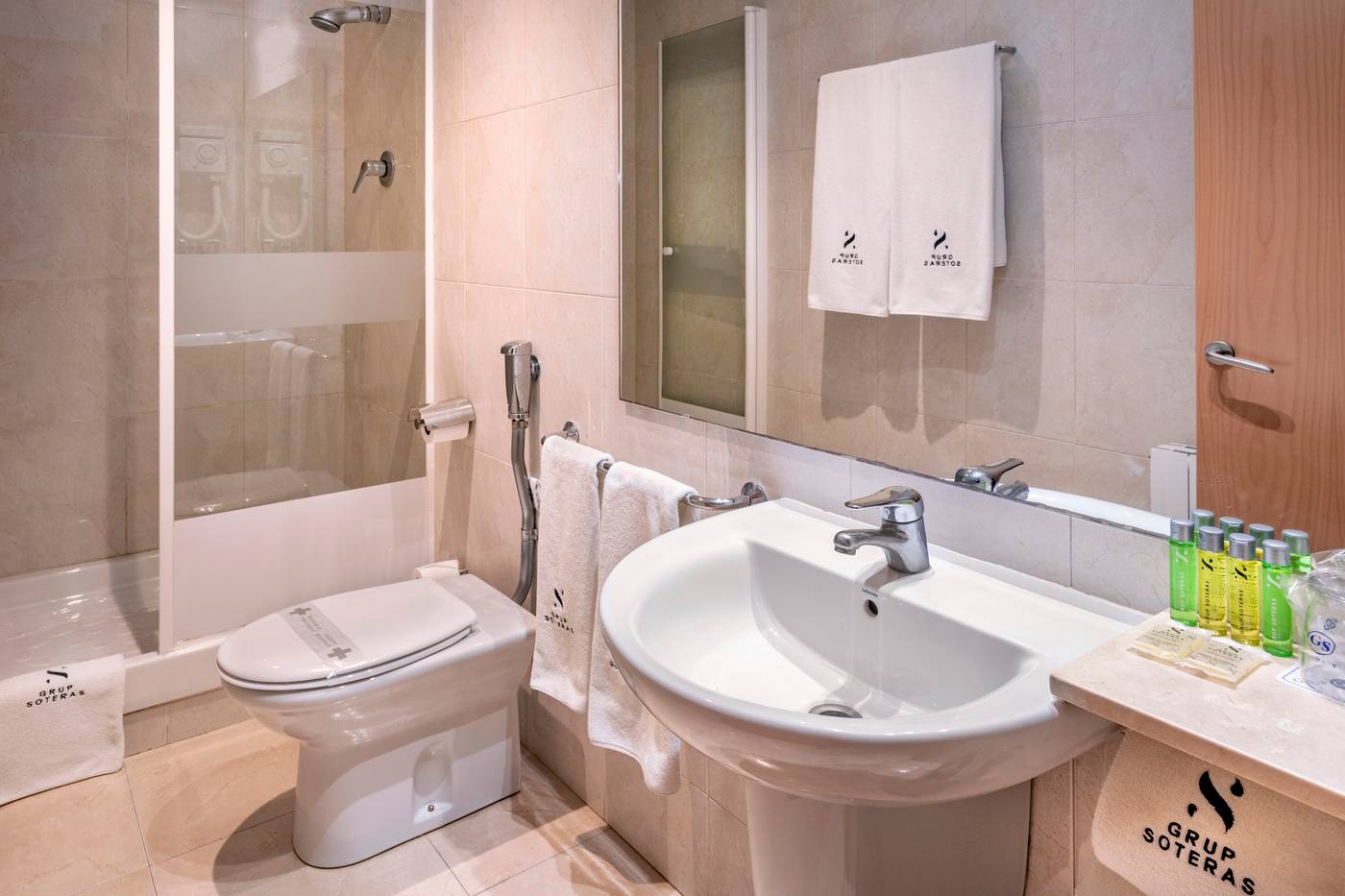 Apartamentos-Playa-De-Castelldefels-Room-42