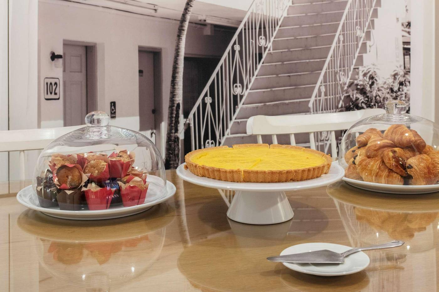 Palm-Astotel-Lobby-16