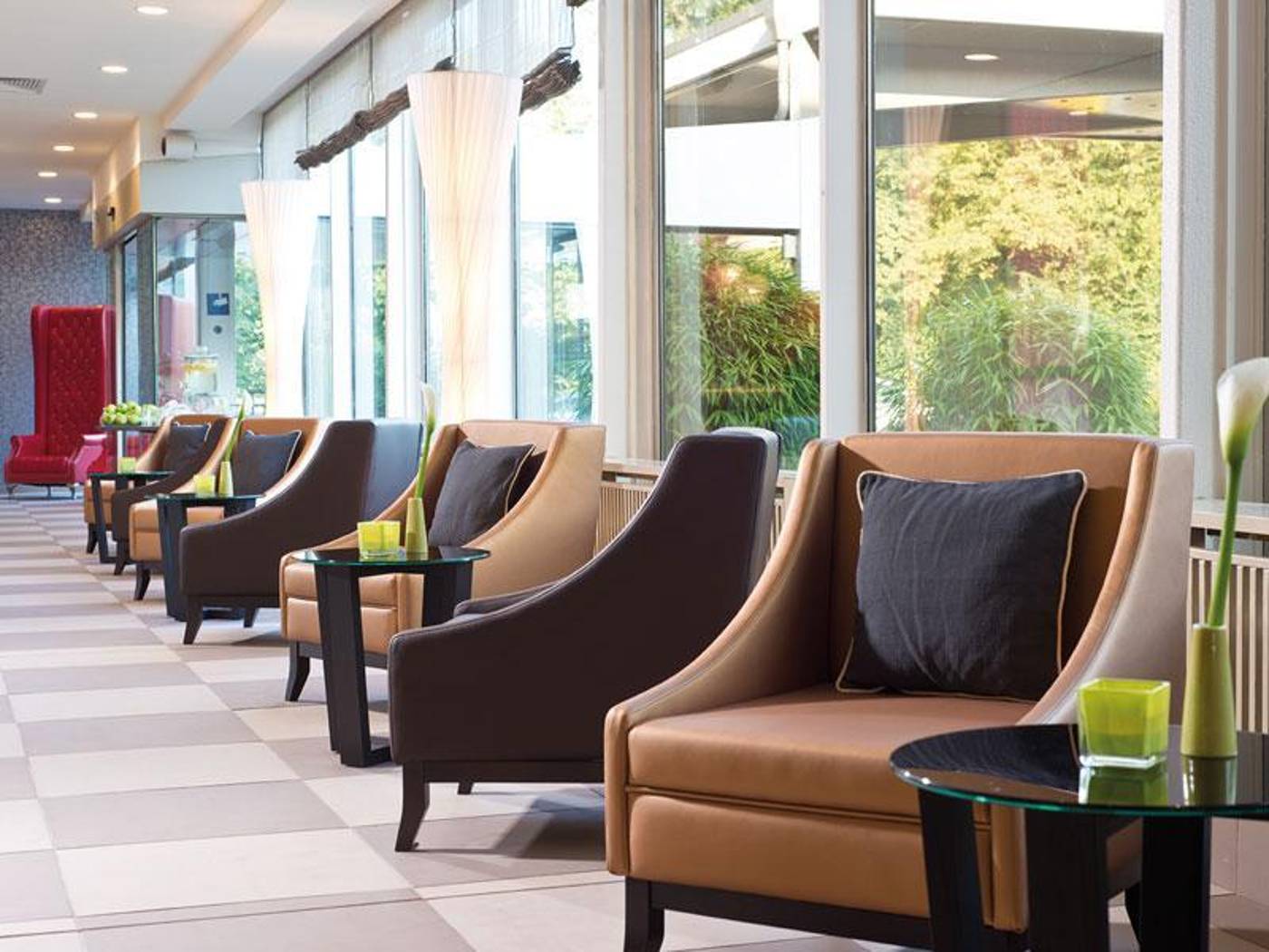 Leonardo-Royal-Hotel-Koeln-Am-Stadtwald-Lobby-7