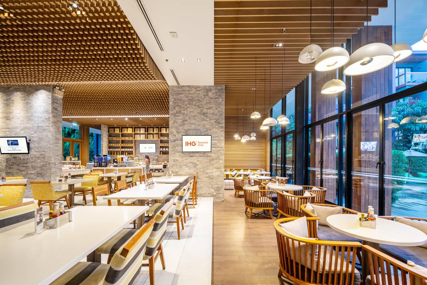 Holiday-Inn-Express-Phuket-Patong-Beach-Central-Restaurant-47