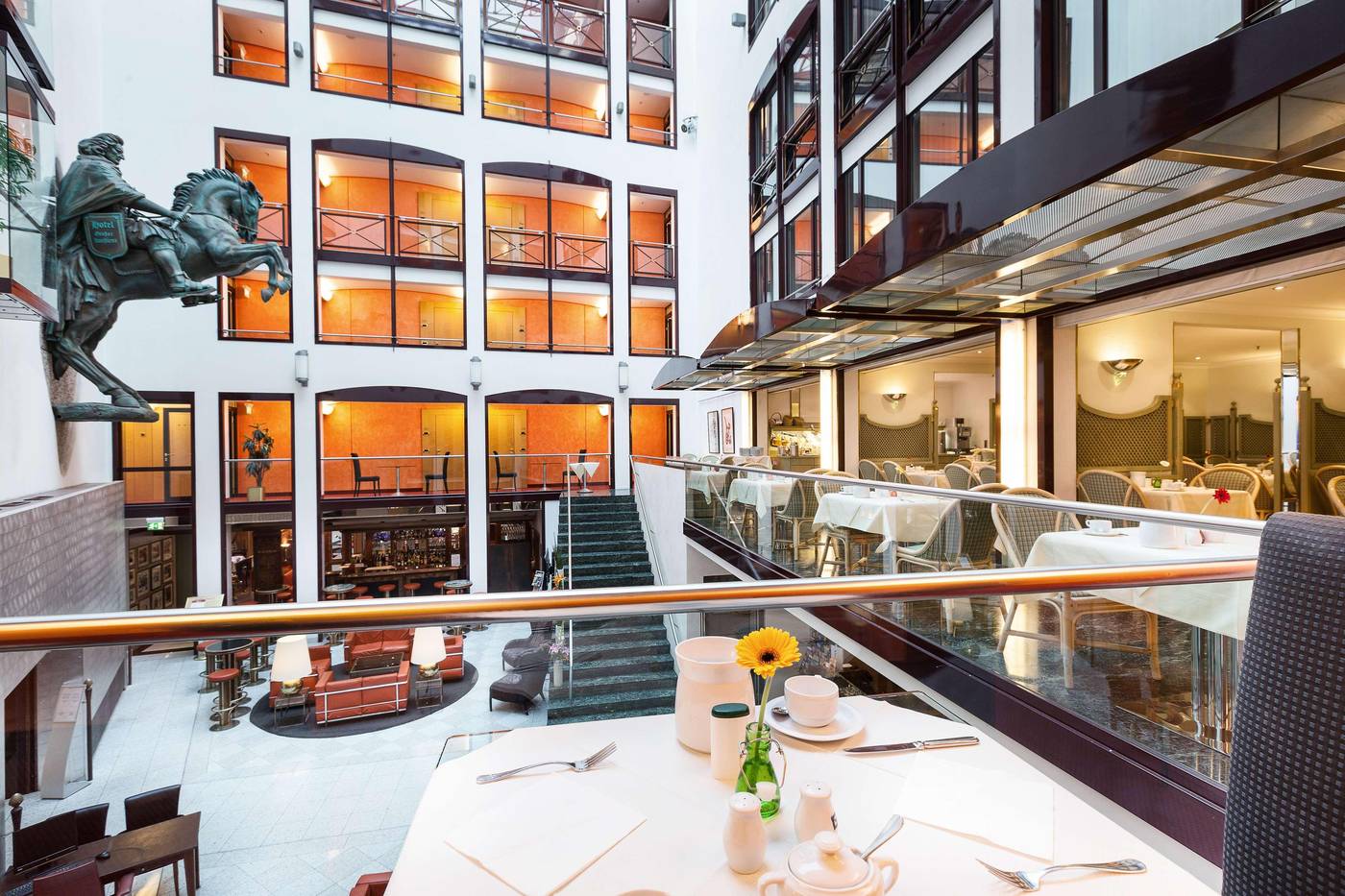 Derag-Livinghotel-Grosser-Kurfuerst-Restaurant-21