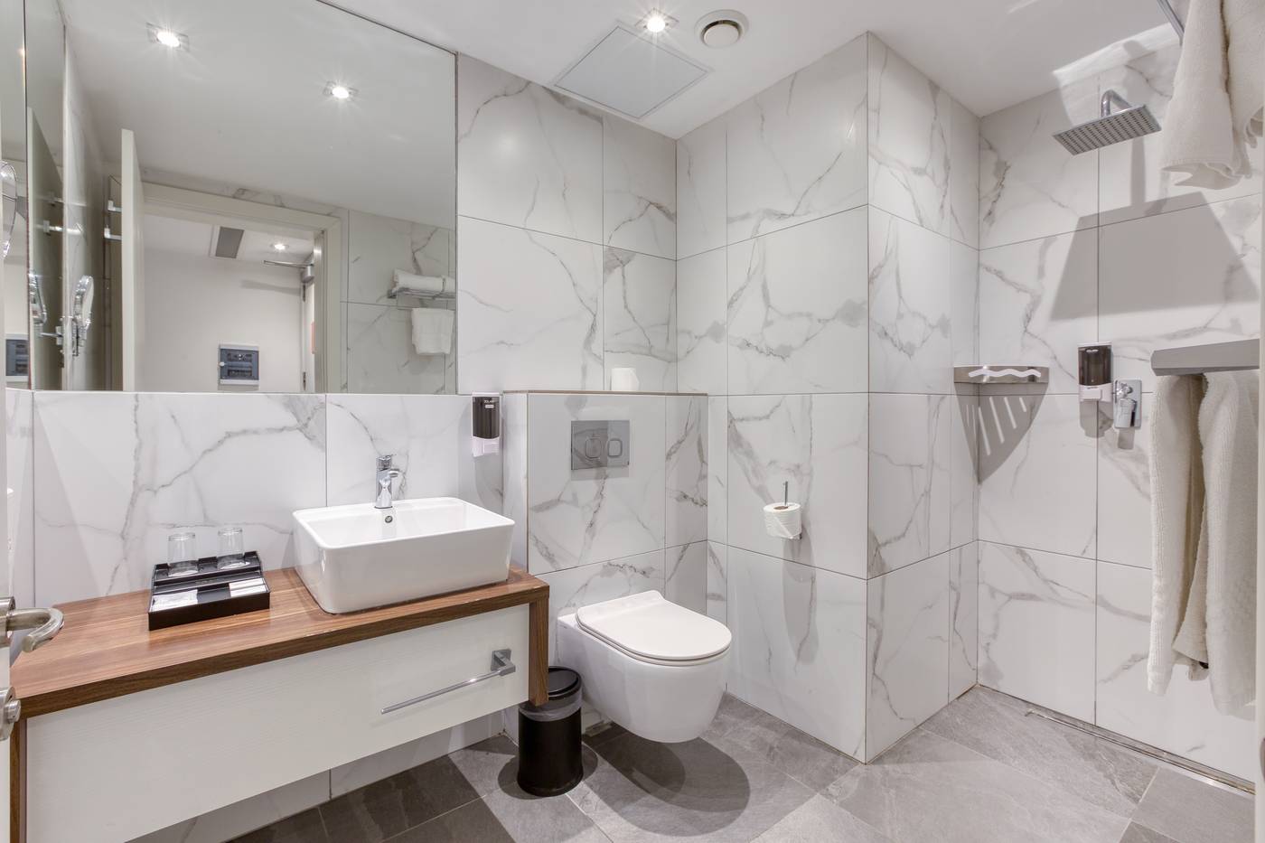 Solana-Hotel---Spa-Room-48