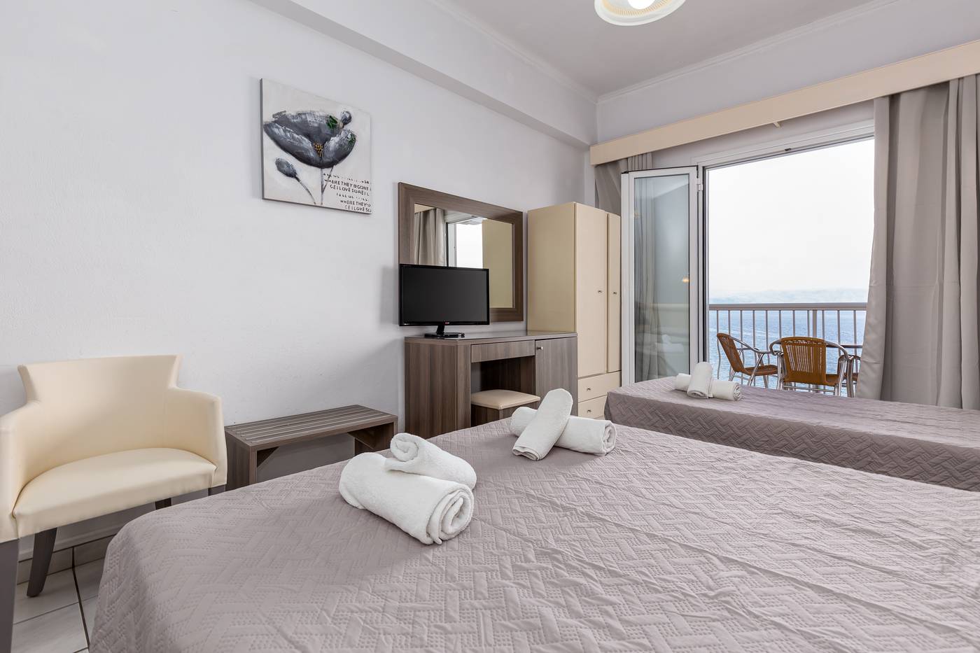 Oasis-Hotel-Room-19