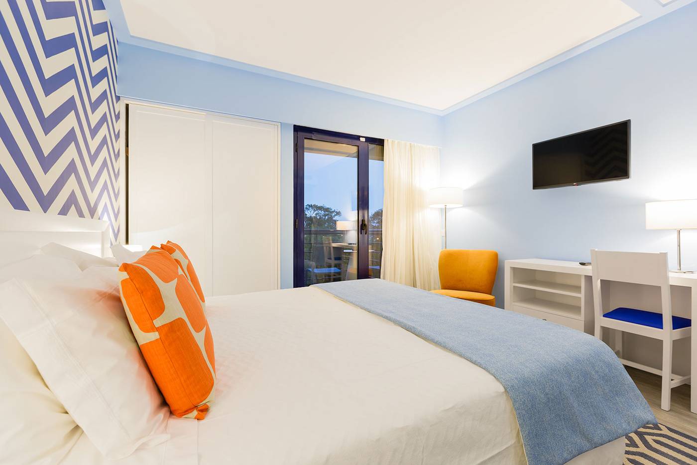 Terrace Mar Suite Hotel-Portugal-FUNCHAL-Room-6