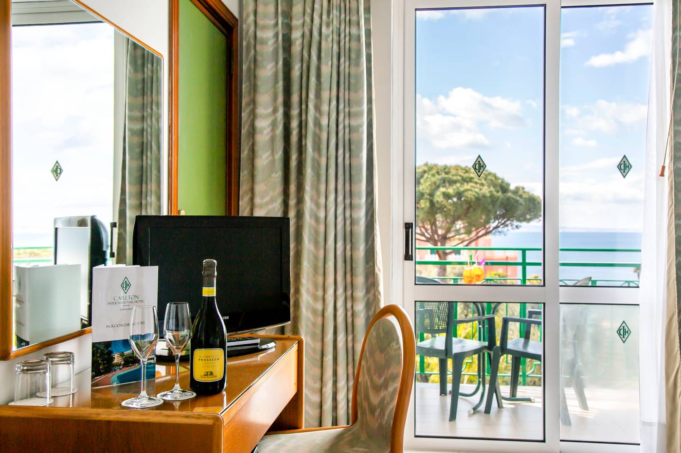 Carlton-International-Room-14