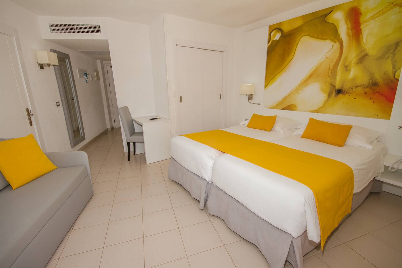 Servatur-Waikiki-Room-28