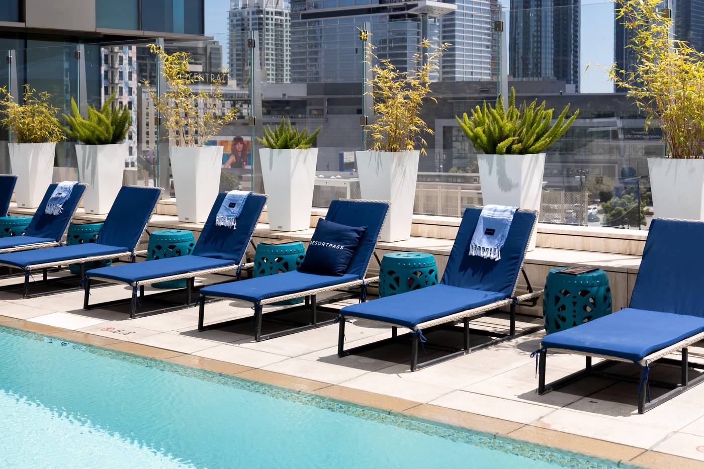 Hotel-Indigo-Los-Angeles-Downtown-Pool-34
