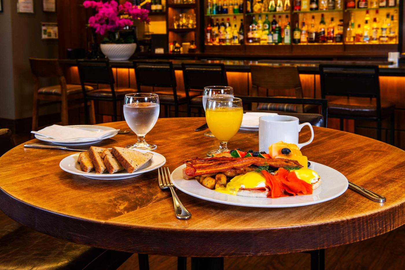 Grand-Park-Hotel-Vancouver-Airport-Restaurant-21